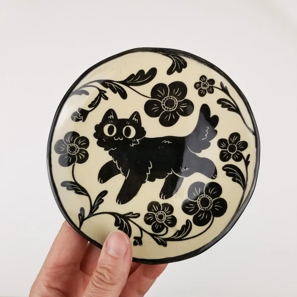 Petite assiette en céramique chat noir / plateau à bijoux en céramique fait main / bibelot B9