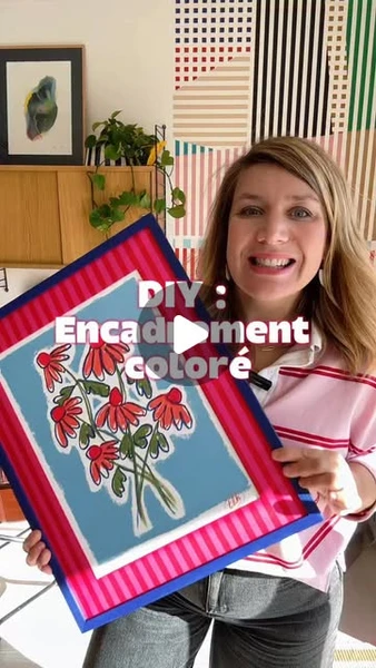 Claire ✨Décoration colorée 🌈 sur Instagram: "Et voilà une idée pour encadrer vos affiches et leur donner une toute autre allure et en couleurs svp !
Alors ça n’a rien à voir avec Noël mais j’ai quand même utilisé du papier cadeaux alors peut être qu’insta voudra quand même bien vous le montrer !!
Je vous prépare une prochaine vidéo avec une autre affiche canon à customiser mais avec une chute de papier peint !
Alors que penses tu du résultat ? Franchement à sauvegarder et à refaire quand tu auras une nouvelle affiche à encadrer ou si tu te lasses de celles que tu as déjà !!
👀 go repérer des papiers de foufou ou fouiller dans tes vieux tiroirs 🤗
Je vous mets les références en story !
Bon dimanche les amis
#Diycolore #diycouleur #encadrement #encadrementaffiche #diycadre"