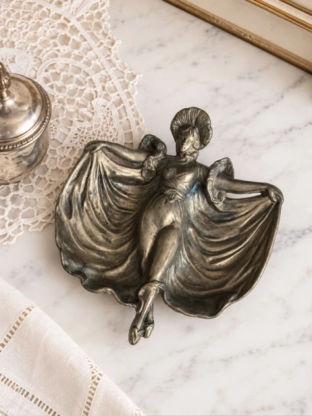Vintage brass vide poche femme art nouveau