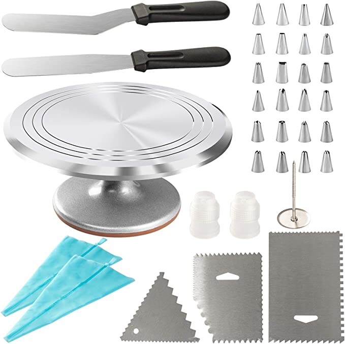 GRANDMA SHARK 12 Pouces Plateau Tournant de Gâteau avec 24 Buses de Tuyauterie, Clous à Fleurs, un Coupe-Gâteau et divers kits de décoration de gâteaux : Amazon.fr: Cuisine et Maison