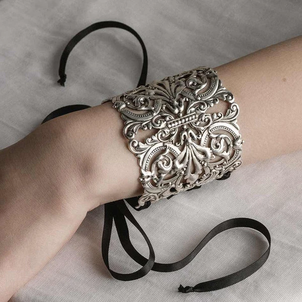 REGINA. Grand Baroque Corset Cuff - Silver