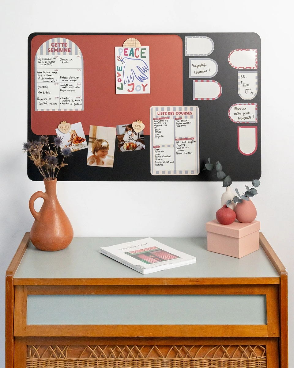Tableau mural magnétique repositionnable en forme de rectangle
