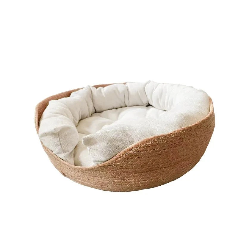 Panier tressé en jacinthe d'eau pour chat