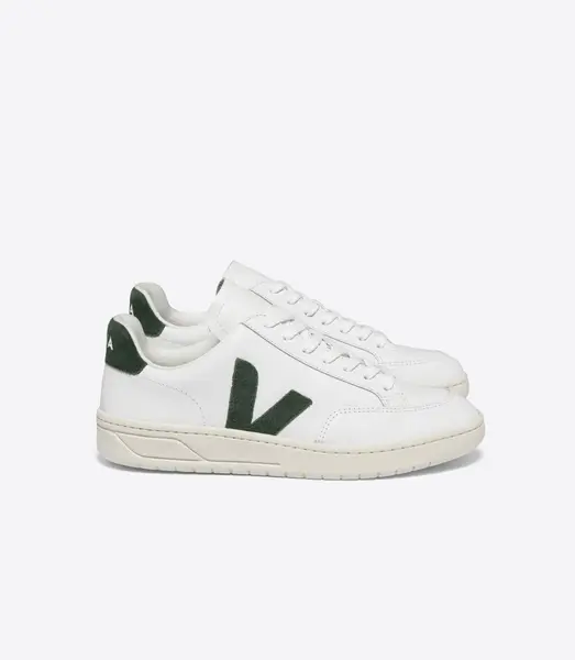 Des chaussures blanche (reebook, veja, faguo, NB) taille 43