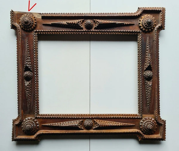 Ancien cadre de tableau en bois sculpté début 20ème pour tableau 44,2 x 36,2 cm.