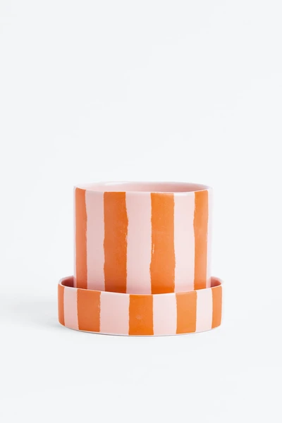 Pot de fleurs à motif avec soucoupe