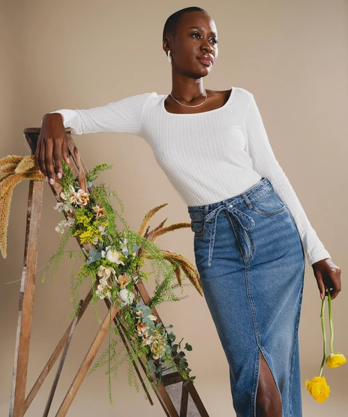 Tee-shirt manches longues en maille épaisse à col carré femme