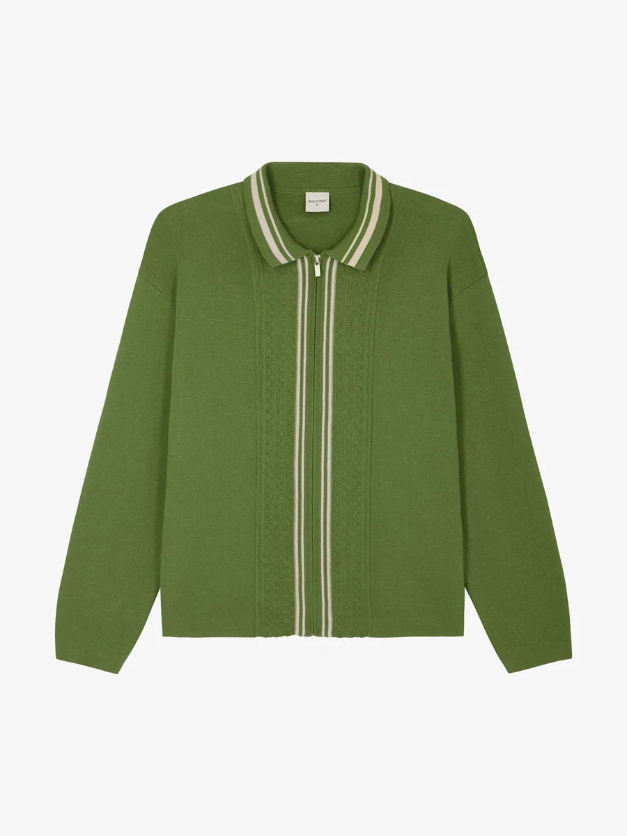 Le cardigan en maille vert émeraude