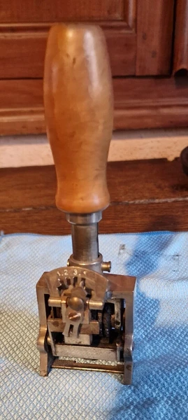 Ancien Tampon Dateur  Numéroteur Vintage Années 1930  Bon état