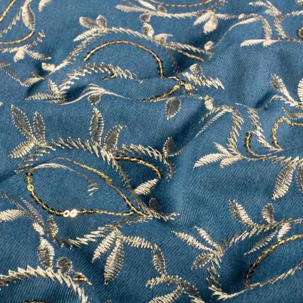 Tissu chambray brodé feuillages et sequins dorés