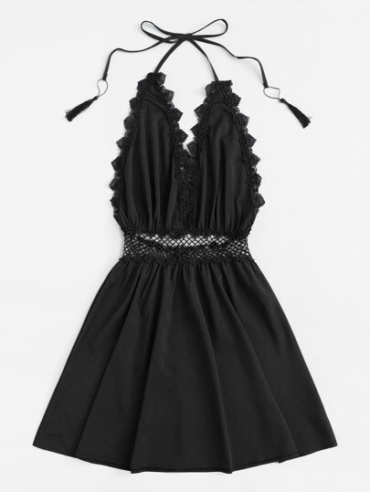 Robe avec dentelle et ras-du-cou