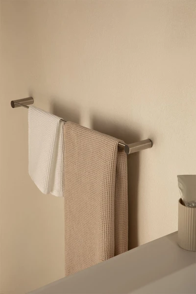 Porte-serviettes mural Devon en acier inoxydable avec barre (↔︎60 cm)