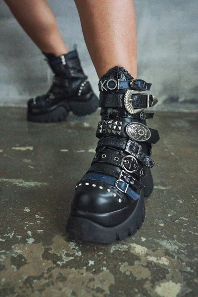 Enchained Belt Monster Boots- Black