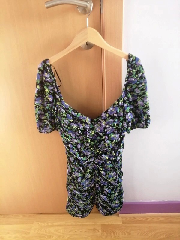 Robe fleurie à fronces stradivarius TAILLE M