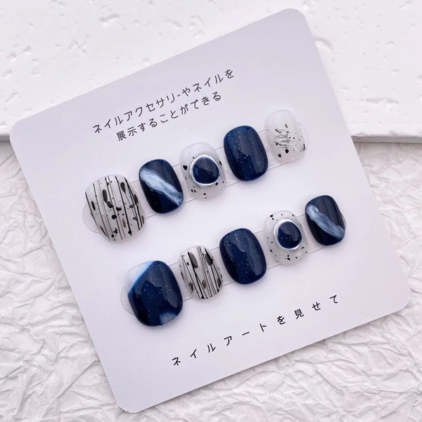 Ongles press on bleus et blancs, art d'ongles acrylique fait main