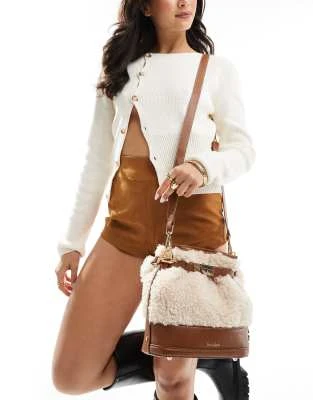 River Island - Sac seau en imitation peau de mouton - Crème