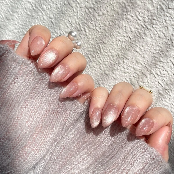 Faux ongles œil de chat nude rosé, aspect naturel, semi-transparents, réutilisables, à paillettes