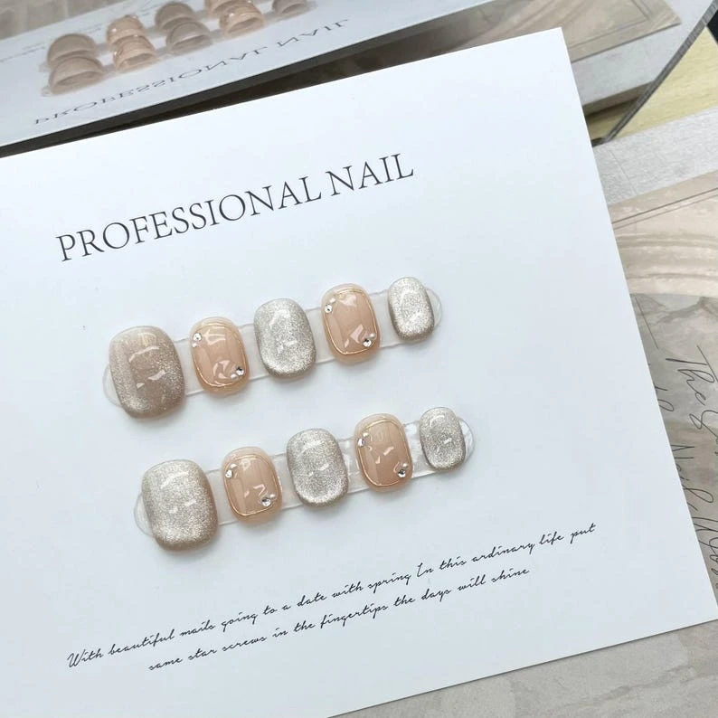 Presse courte faite main sur les ongles : ongles de fête quotidiens réutilisables de luxe