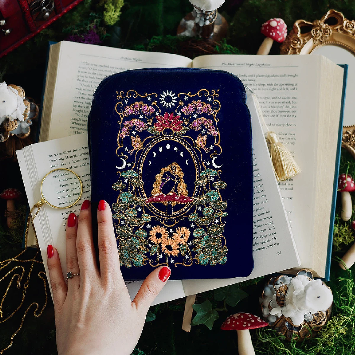 Wonderland E-Reader Sleeve - Blue