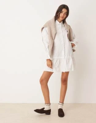 Miss Selfridge - Robe chemise brodée en popeline - Blanc