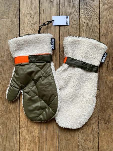 Moschino army green mittens