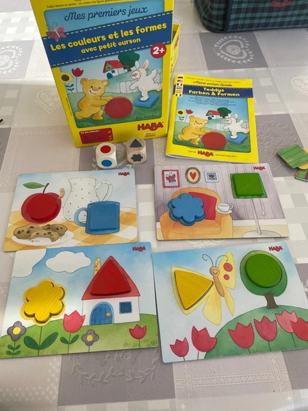 Jeu couleurs et formes avec petit ourson
