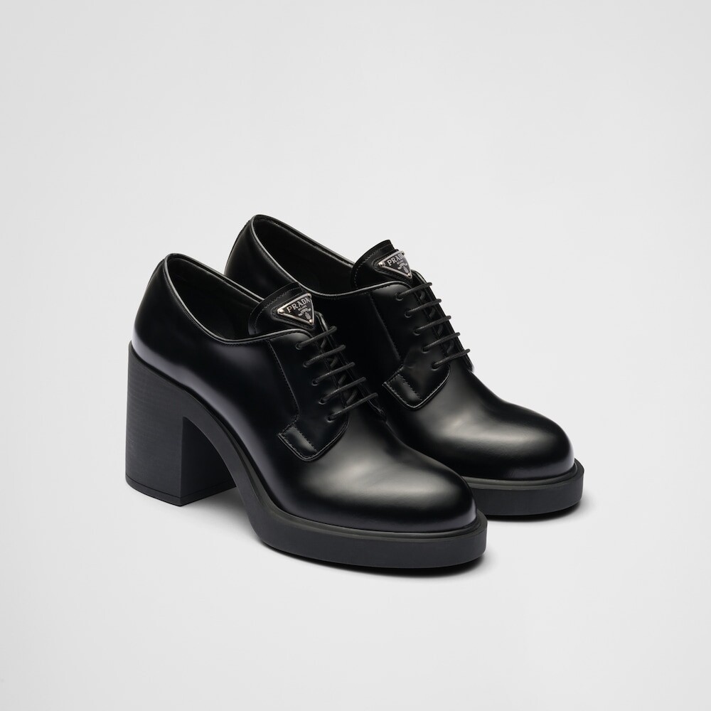 Chaussures à lacets et talon en cuir brossé