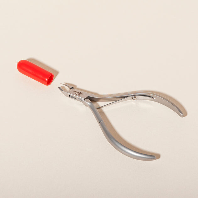 Pince à envies et cuticules