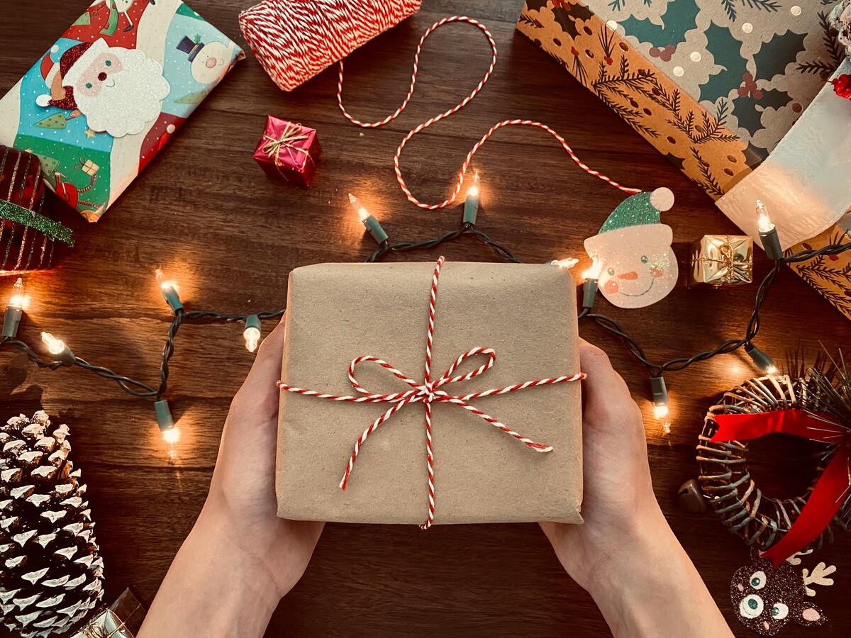 Bon cadeau (vêtements, jouets, ... ) 