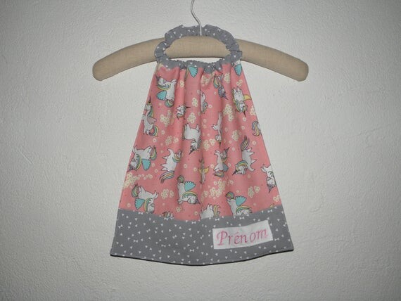 Serviette élastiquée avec prénom brodé pour Mélody