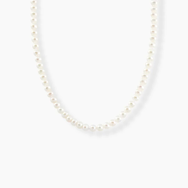 Collier de perles blanches 