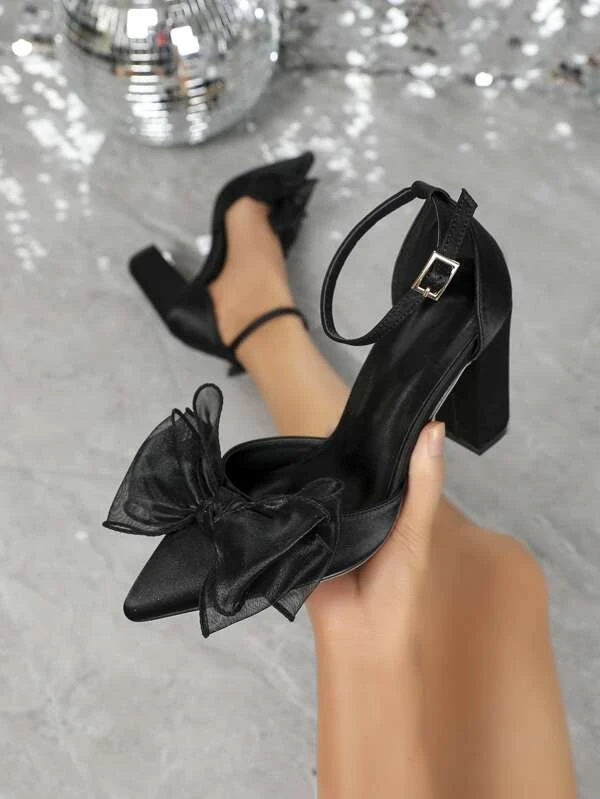 Escarpins à nœud papillon à bout pointu à talons épais à bride de cheville glamour banquet en satin