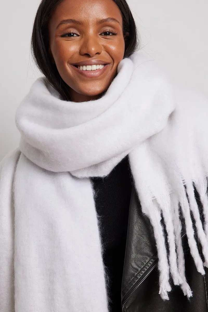 Écharpe tressée douce à pampilles recyclée Crème