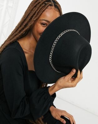 SVNX - Fedora avec chaîne épaisse - Noir | ASOS
