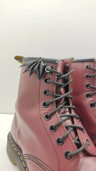 Bijoux de chaussures ailes chauve souris noir