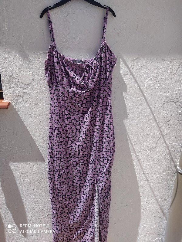 Vestido largo con abertura en la pierna
