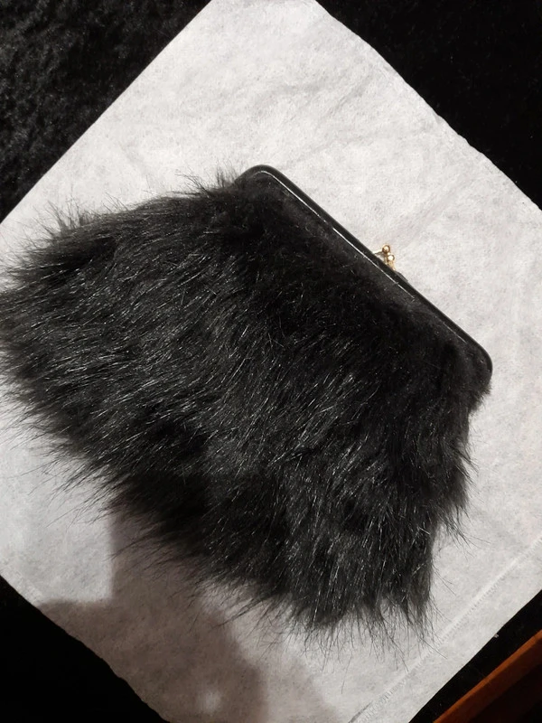 Clutch de pêlo sintético preto 🌹