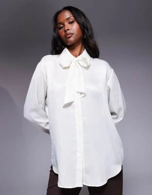 ASOS DESIGN - Chemise en satin avec foulard - Crème
