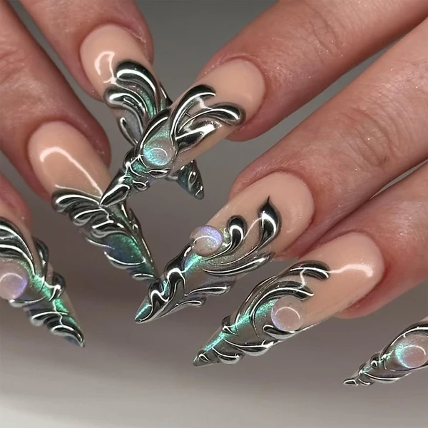 Presse-ongles holographique chromé | Ongles sculptés métalliques de luxe | Conception d'ongles tendance | Nail art de luxe pour événements