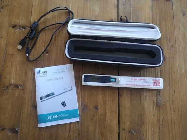 Scanner autonome IRISCAN book 3