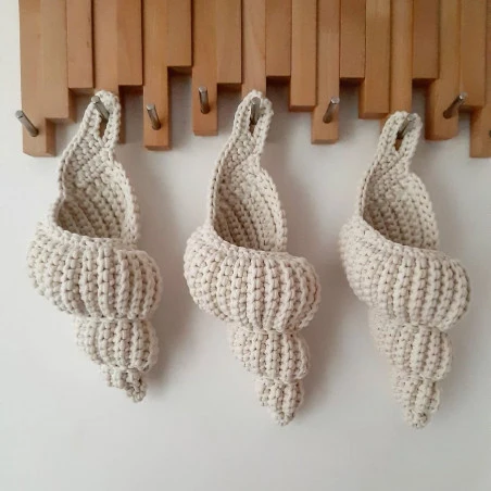 Coquillage long crème en crochet
