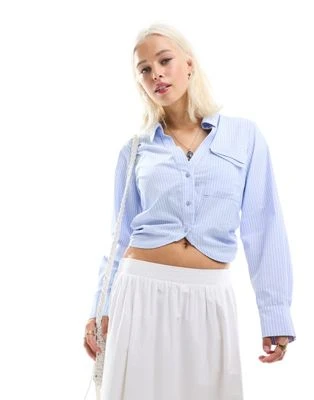 Reclaimed Vintage - Chemise courte à fines rayures - Bleu | ASOS