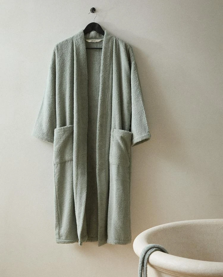 (420 GXM²) PEIGNOIR COTON PREMIUM - PEIGNOIRS ET CHAUSSONS - SALLE DE BAIN | Zara Home France | Zara Home France