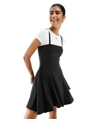 Miss Selfridge - Robe courte 2 en 1 à bretelles et godets - Noir | ASOS