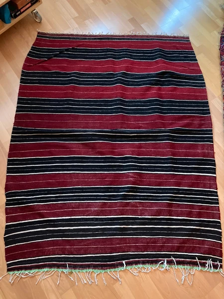 Tapis marocain artisanal region de Casablanca en laine à rayures
