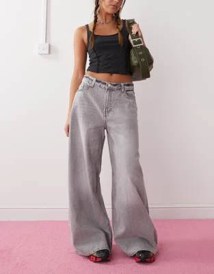 Monki - Giga - Jean taille basse ultra large - Gris béton
