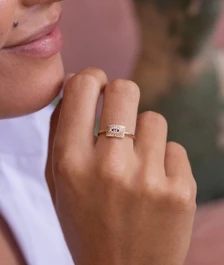 Bague rectangle oeil et zircon bleu Plaqué or