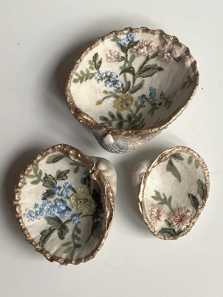 Coquillages brodés "Fleurs bleues“ - CIRKULAR