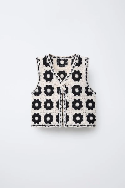 GILET EN MAILLE À FLEURS EN CROCHET