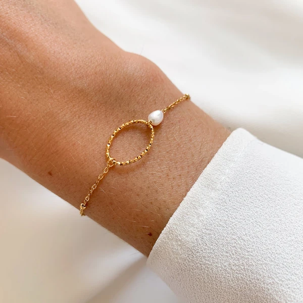 Bracelet chaîne fine acier inoxydable avec ovale et pierre nacrée – MEORA Paris